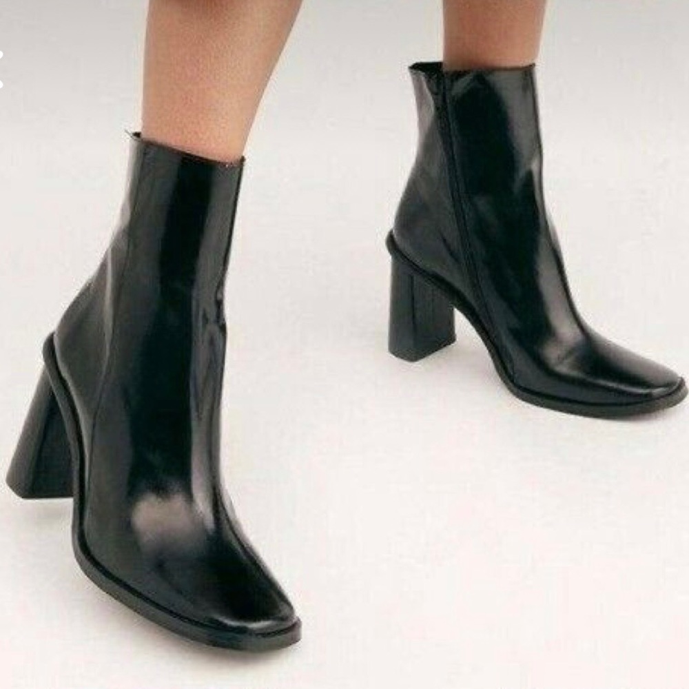 Free People Paris Nights Heel Boot Women’s -size 7/37- patent leather- side zip